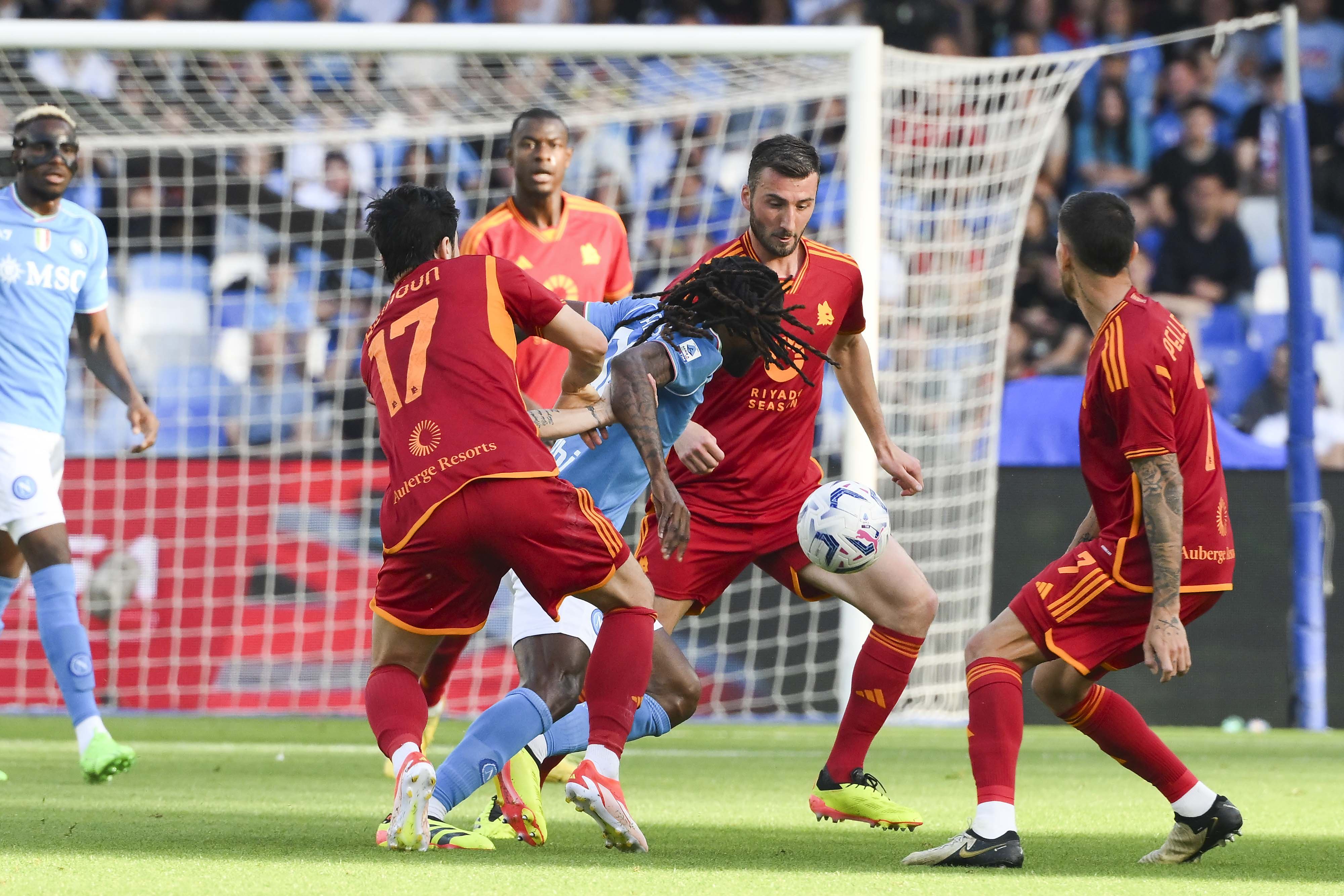 争夺至关重要,欧冠赛场激情澎湃的简单介绍 争夺至关重要,欧冠赛场激情澎湃的简单介绍