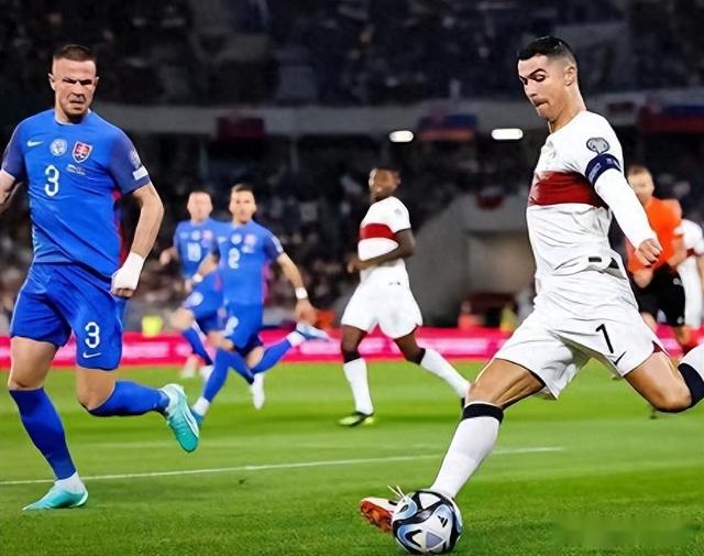 葡萄牙大胜意大利，领跑小组