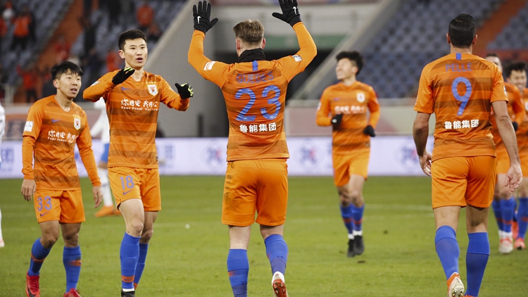 包含山东鲁能主场告捷，走出低谷稳固排名的词条