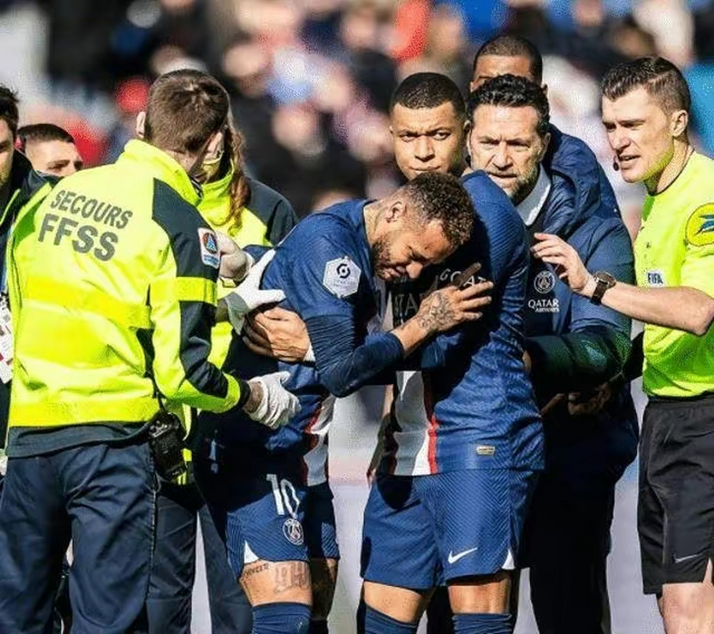 关于巴黎圣日耳曼主场惨败，球迷心情低落的信息