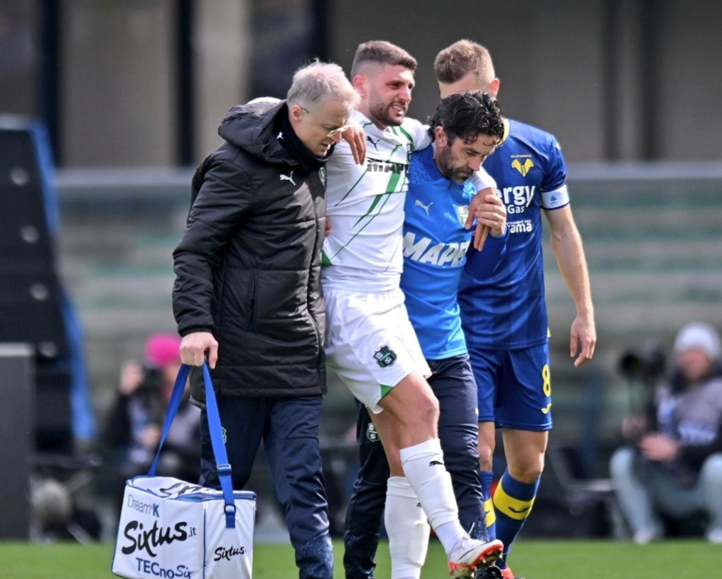 包含无缘晋级！球员受伤影响表现的词条