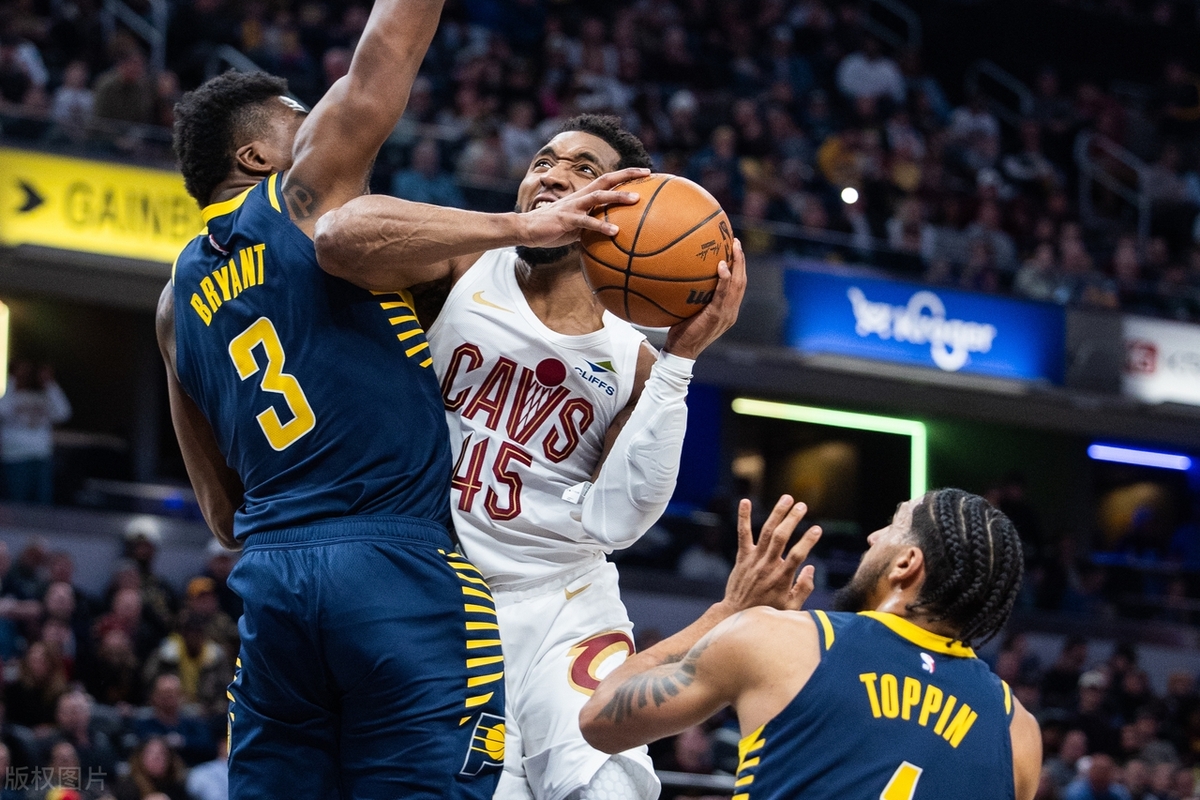 黄蜂主场击败步行者，沃克砍下全队最高分带领球队获胜的简单介绍