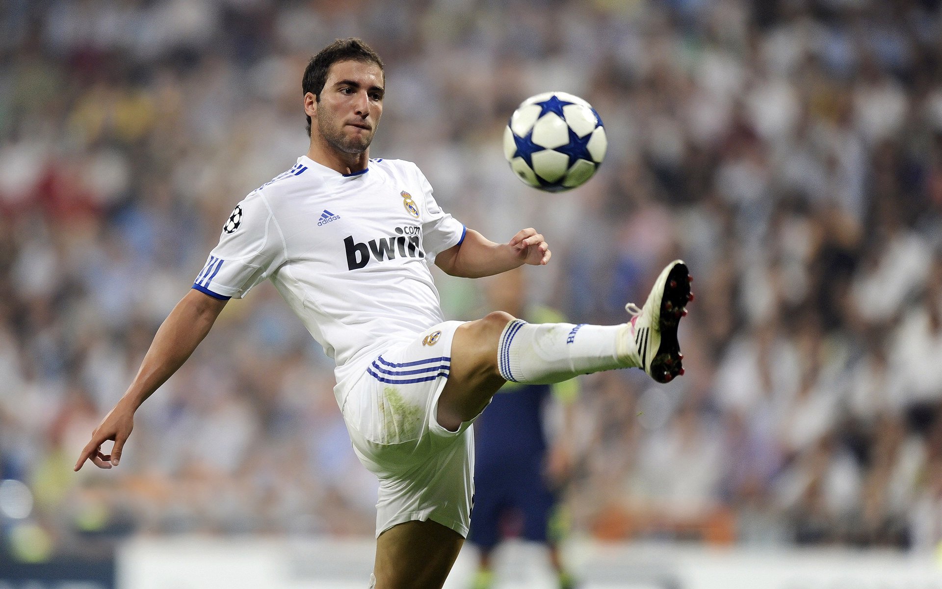 赛道上的独舞，当欧文在F1街道赛中接管比赛，犹如公牛粉碎黄蜂