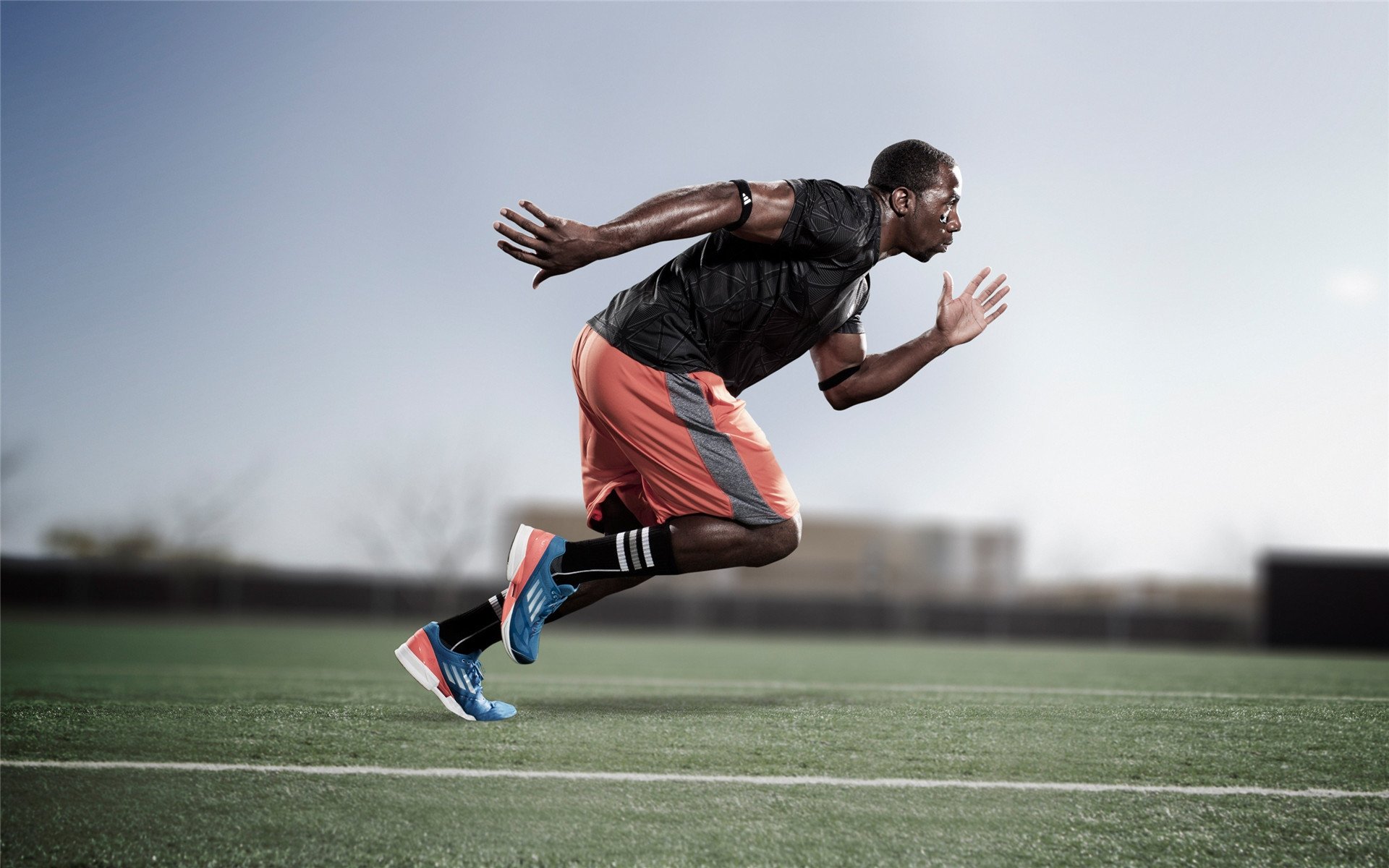 街道上的战术棋局,当F1赛道遇见足球智慧